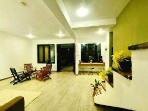 a large living room with a table and chairs at Ella Claython Hills in Ella