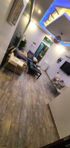 an overhead view of a living room with a couch and chairs at شاليهات رميس in Abha