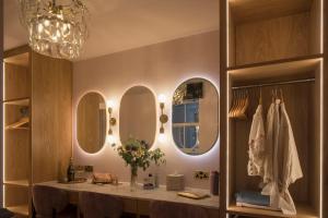 a dressing room with a table and mirrors at Sigma Plus Regency Square Suites near Brighton Beach in Brighton & Hove +138 photos