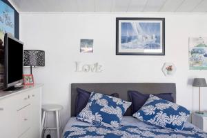 a bedroom with a bed with blue and white pillows at Chambre d'hôte Lajarrieleduc in La Jarrie +12 photos