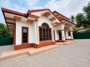 a small house with a large driveway at DIMORA Bologngna in Chilaw