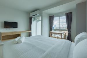Кровать или кровати в номере Thongchen Residence
