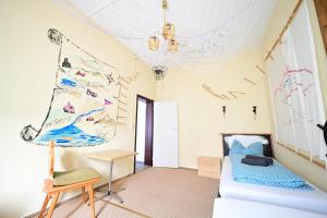 a childs room with a bed and a table at Hotel Hermannshöhle in Elbingerode
