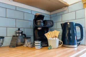 a kitchen counter with a coffee maker and a coffee cup at The Grimsby Heneage Stay in Grimsby