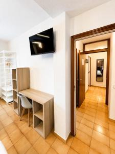 a room with a desk and a room with a hallway at Hotel Casado in Pas de la Casa