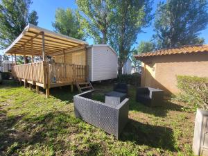 a backyard with a gazebo and a house at La Carabasse-Vias "Te Mahana" in Vias