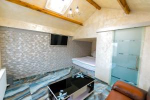 a small room with a bed and a tv at Casa Yachi Vama Veche in Vama Veche