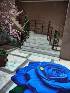 a large blue blanket on the floor in front of a staircase at SALEM hotel in Türkistan