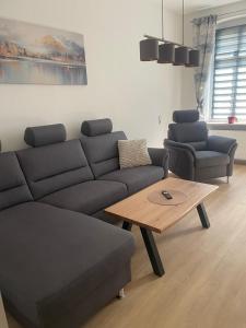 a living room with a couch and a coffee table at Ferienwohnung Jach in Triglitz