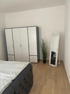 a bedroom with a bed and a mirror at Ferienwohnung Jach in Triglitz