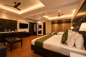 a hotel room with a bed and a bathroom at Hotel Geet Deluxe Near Connaught Place and New Delhi Railway Station in New Delhi