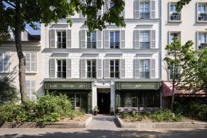 a large white building with a store front at 1.75 Paris La Trêve in Paris