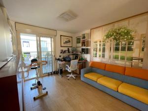 a living room with a couch and a desk at B&B Imagine in Bari