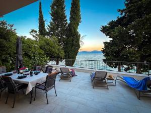 a table and chairs on a patio with a view of the ocean at Beachfront Villa San't Antonio Podaca in Podaca