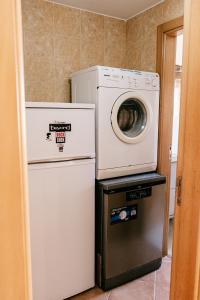 a washer and dryer sitting next to a refrigerator at Alto Ferrel Guesthouse in Ferrel