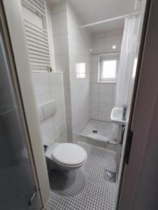 Kupatilo u objektu Eitorf Duplex
