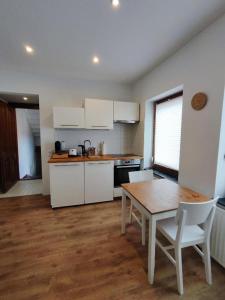 Kuhinja ili čajna kuhinja u objektu Eitorf Duplex