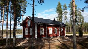 Ahmalammen mökkikylä during the winter