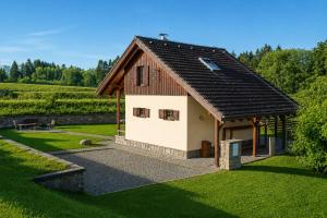 a house in a field with grass and trees at Amenity Usedlost v Marinkách in Blažejov