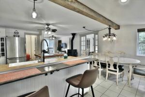 a kitchen and dining room with a table and chairs at River & Nature - Nook Richelieu in Henryville