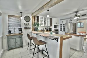 a kitchen with a counter and two bar stools at River & Nature - Nook Richelieu in Henryville