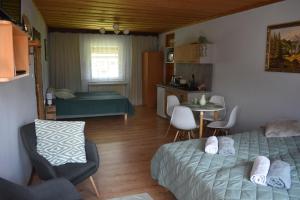 a bedroom with two beds and a table and chairs at Pokoje gościnne u Kasecki in Murzasichle