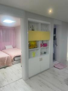 a room with a bedroom with a bed and a closet at 행운외국인여성전용게스트하우스 in Pup'yŏng-yŏk