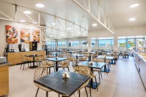 Un restaurant sau alt loc unde se poate mânca la Arya Hotel