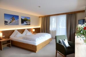 Giường trong phòng chung tại Bikers welcome "Quality Hosts Arlberg Hotel Garni Mössmer"