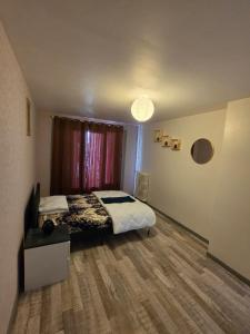 a bedroom with a bed and a window at Jenni Guest in Dijon