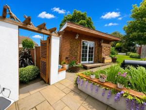 a garden with a small house with flowers at Arnie in Longley