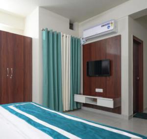 a bedroom with a bed with a tv and a tvictericter at Hotel Riddhinn6 in Jalandhar