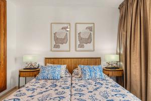 a bedroom with a bed with two nightstands and two lamps at Callao Beach 10 in Arrieta