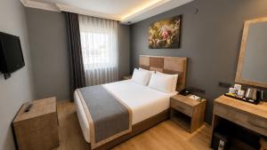 a hotel room with a bed and a tv at Ankara Royal Hotel in Ankara +54 photos