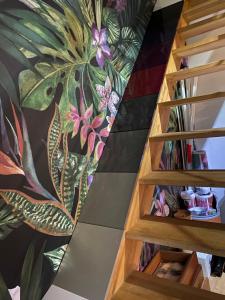 a staircase with a mural on the wall at Maison de campagne in Chièvres