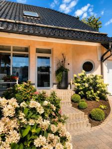 a house with flowers in front of a building at Lifestyle in Kurort Steinbach-Hallenberg