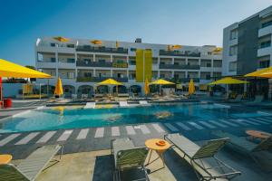 Swimmingpoolen hos eller tæt på Ryans Lolas Ibiza - Adults Only