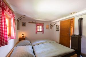 a small bedroom with a bed and a window at Ochsenwaldhütte in Teschrepl +16 photos