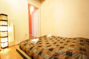 Łóżko lub łóżka w pokoju w obiekcie La tua casa nel Quadrilatero