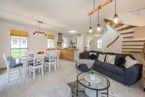 a living room with a couch and a table at Fischerdorf Ferienhaus JoHann in Zirchow