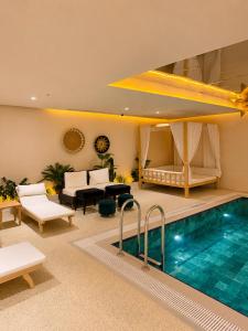 a living room with a pool and a table and chairs at Cityloft 175 in Istanbul