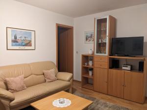 a living room with a couch and a flat screen tv at Appartement Karolina in Bad Soden-Salmünster