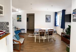 a living room with a table and chairs at Entre Mer et Montagnes in Céret