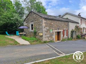 a stone house with a table and an umbrella at Rossignol in Le Bez +15 photos