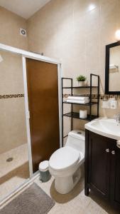 a bathroom with a toilet and a sink and a shower at Casa Amplia con Terraza en Xalapa in Xalapa +8 photos