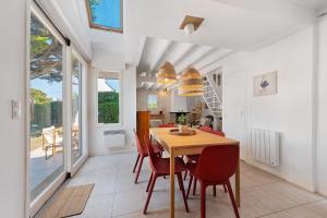a dining room with a table and red chairs at Ker Family in Arzon