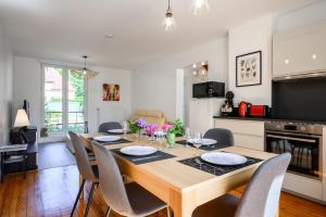 a kitchen and dining room with a table and chairs at Maison La Mirabelle in Thann
