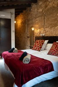 a bedroom with two beds with red and white sheets at Can marques in Cunit