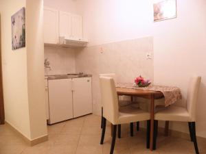 Kuchyň nebo kuchyňský kout v ubytování Apartments Katarina