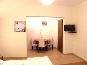 TV a/nebo společenská místnost v ubytování Apartments Katarina